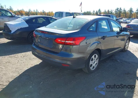 2018 Ford Focus S z USA, uszkodzony, nr VIN 1FADP3E23JL213801